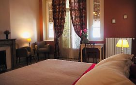 Maison Velvet